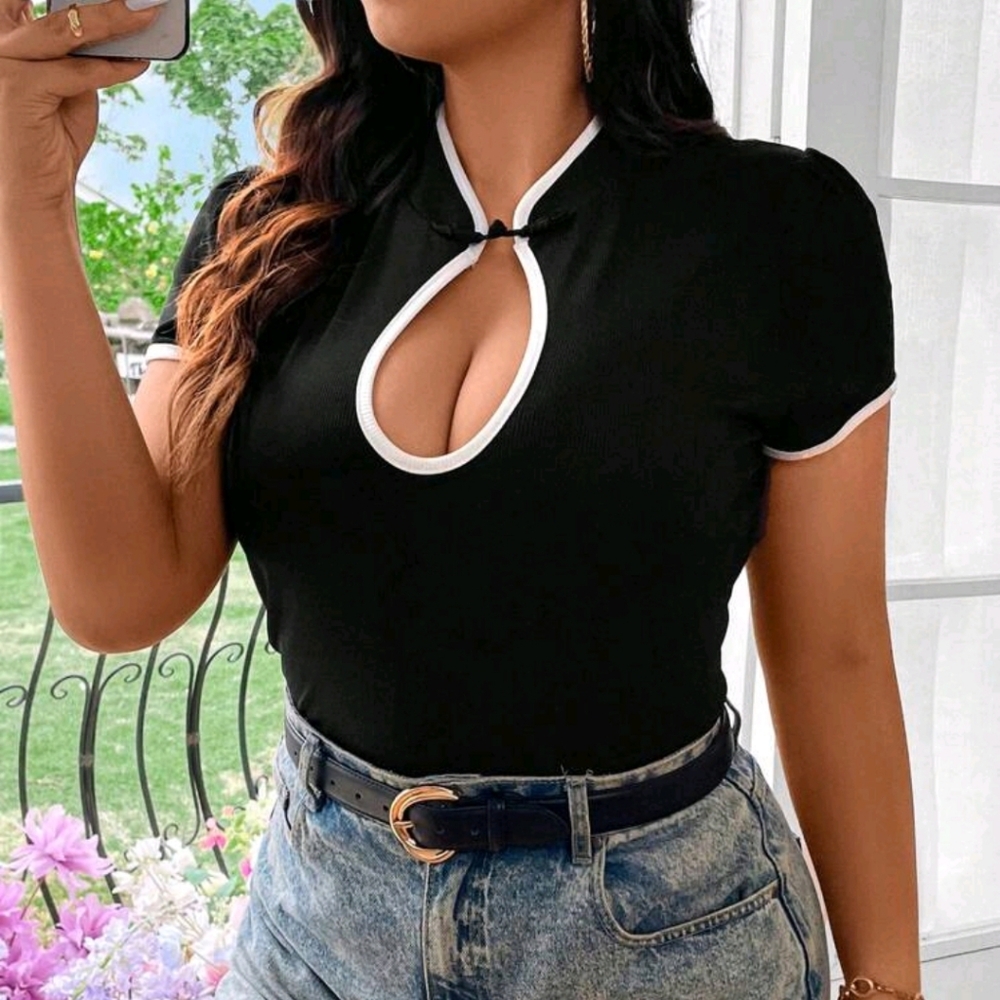 SHEIN Celure Plus Size Women Short Sleeve Slim Fit T-Shirt With Hollow Out Edges